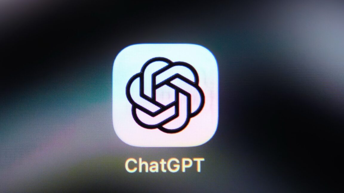 Abogado sancionado por usar ChatGPT y presentar testimonios falsos en juicio
