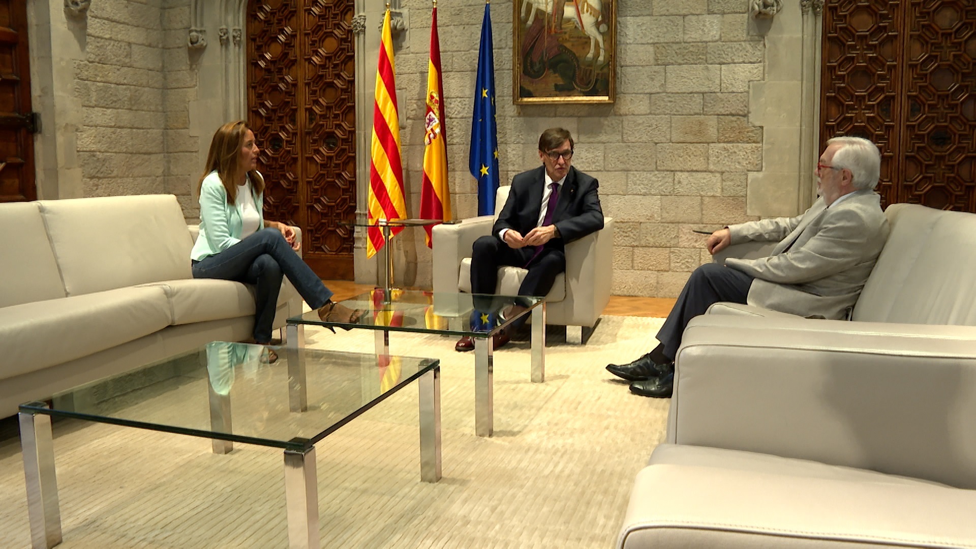 Salvador Illa propone ley para prohibir la IA en escuelas catalanas hasta los 14 años