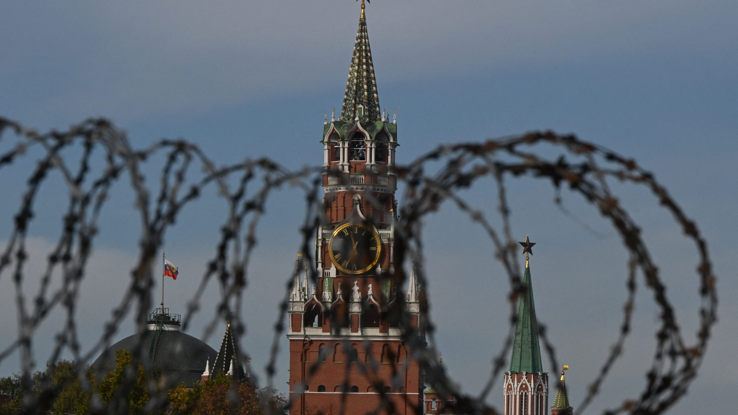 🌐 Rusia enfrenta interrupciones digitales tras ataques ucranianos a centros de datos de Yandex