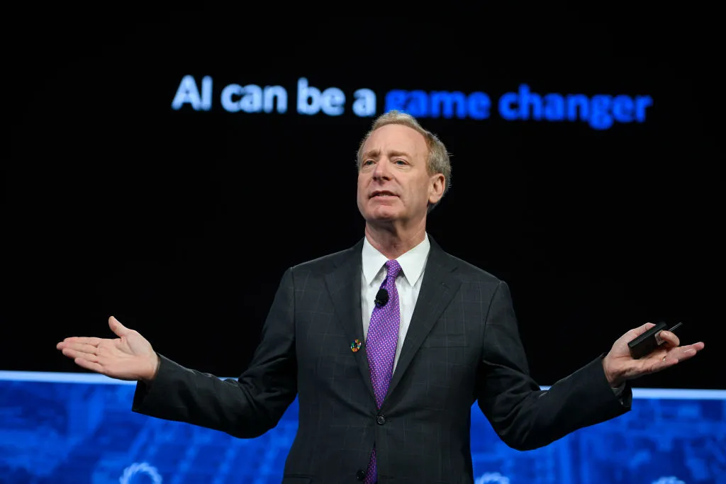 🌐 Presidente de Microsoft: Reino Unido liderará regulación de inteligencia artificial