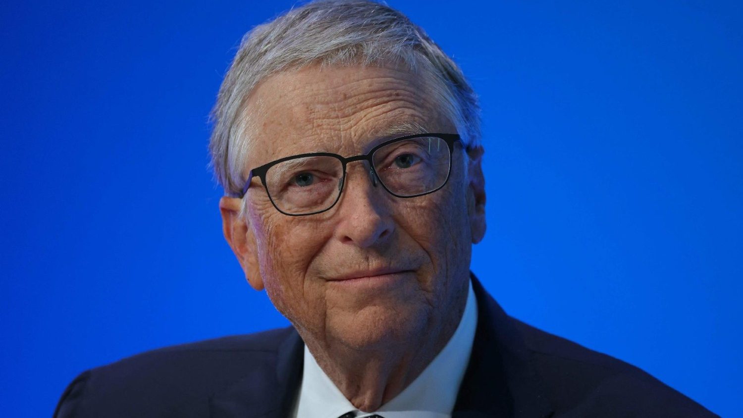 Bill Gates aboga por regulación gubernamental de la inteligencia artificial