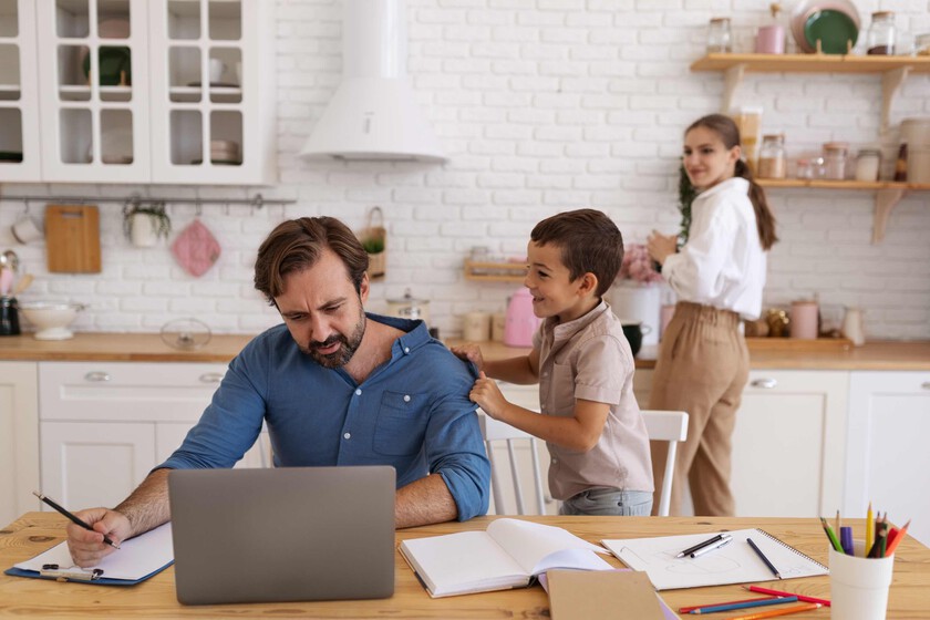 Trabajadores con hijos menores de 12 años pueden solicitar teletrabajo o ajuste de jornada