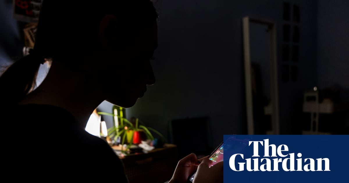 🌐 Adolescentes en EE. UU. acceden a apps de desnudez pese a controles de Apple y Google