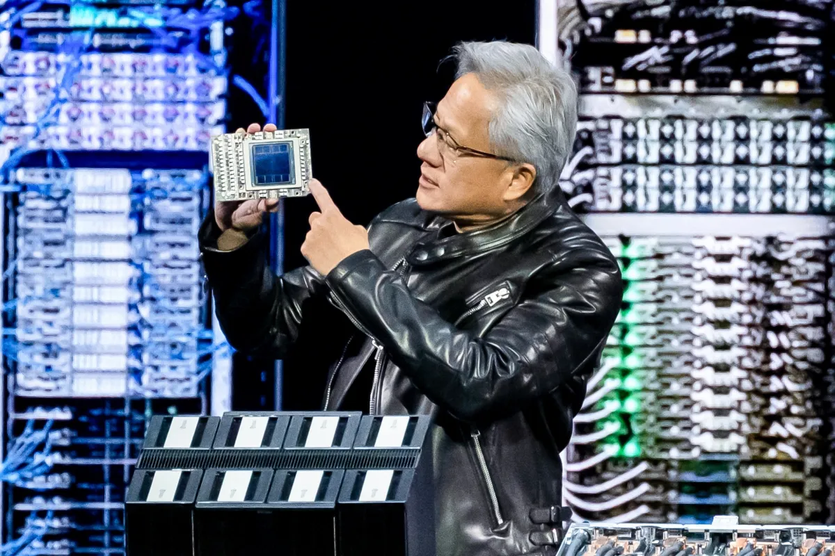 🌐 Amazon desafía a Nvidia con la herramienta TorchNeuron para IA en Trainium